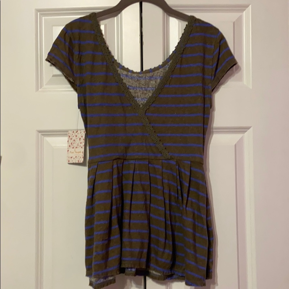 Short sleeve striped shirt